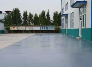 鄂州彩色路面喷涂翻新的材料对冬季